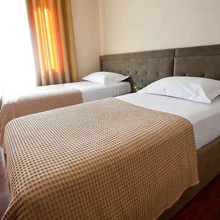 Niku 3* Tirana