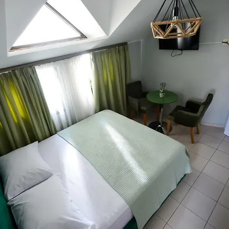 Niku Hotel 3*