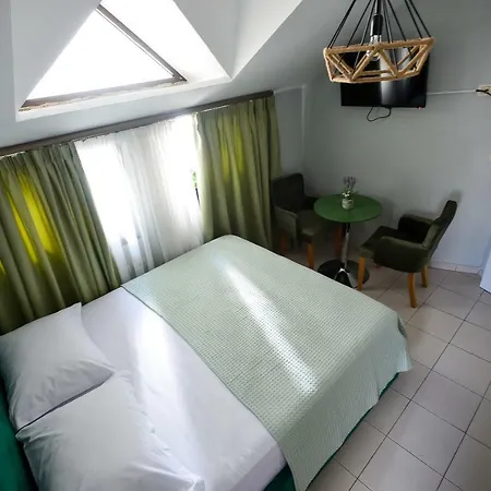 Niku Szálloda 3*
